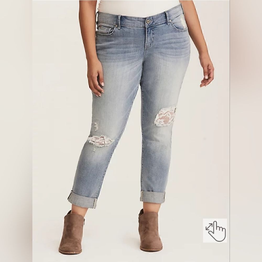 Torrid distressed jeans with white lace inlay